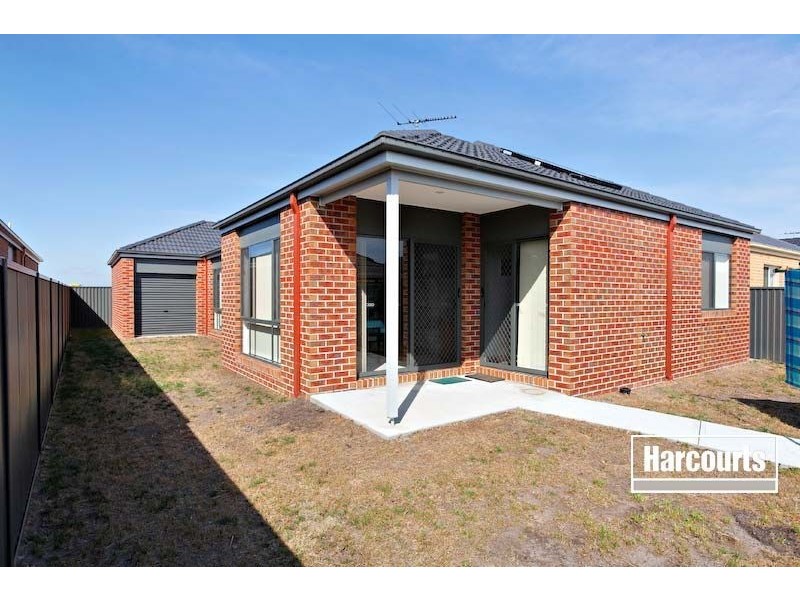 33 Everly Cct, Pakenham VIC 3810