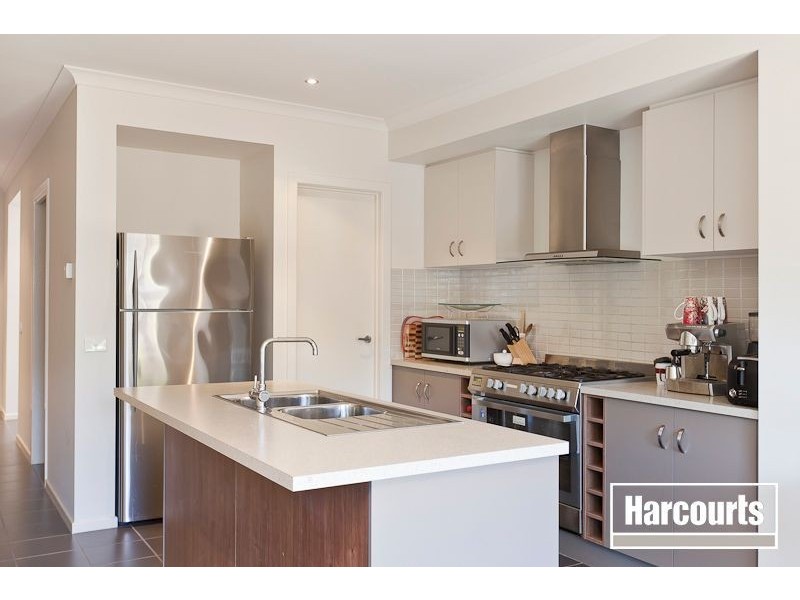 9 Egret Way, Pakenham VIC 3810