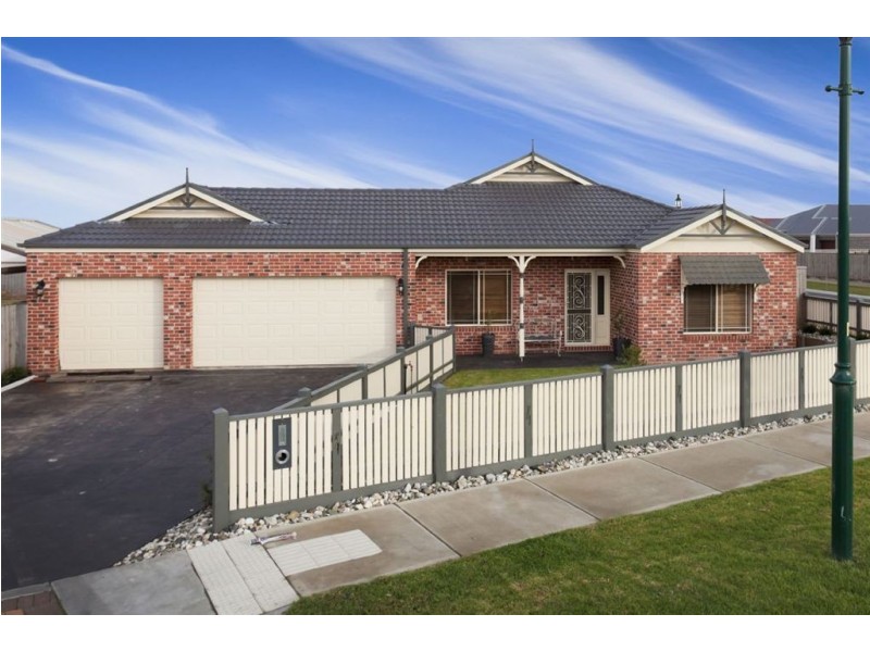 2 Karawun Walk, Pakenham VIC 3810
