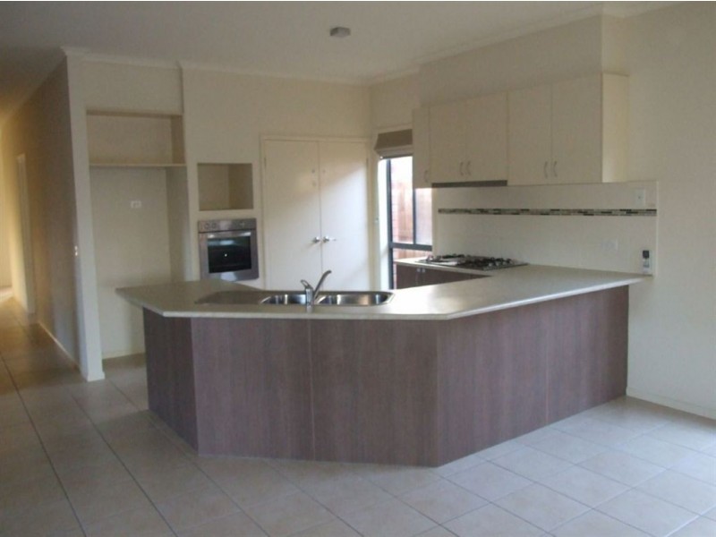 11 Mikasa Place, Pakenham VIC 3810