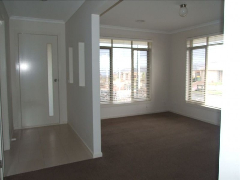 2 Volta Lane, Pakenham VIC 3810