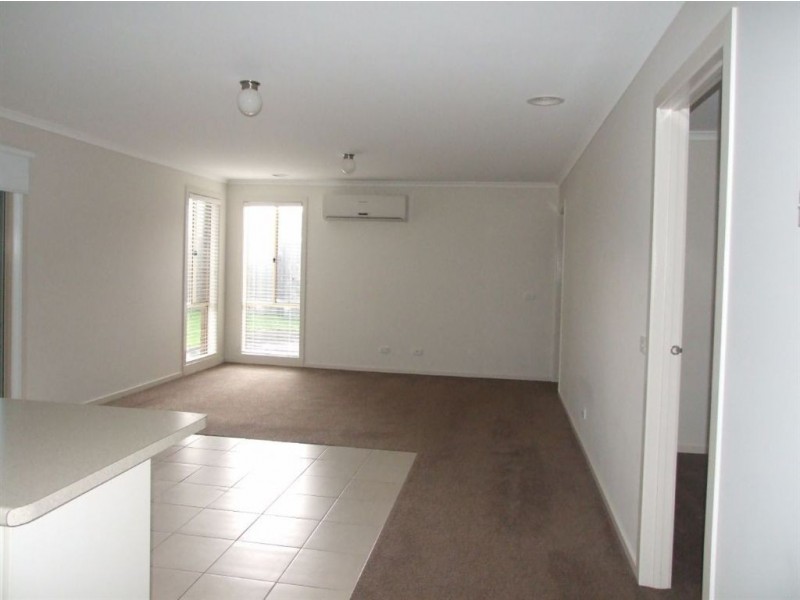 2 Volta Lane, Pakenham VIC 3810