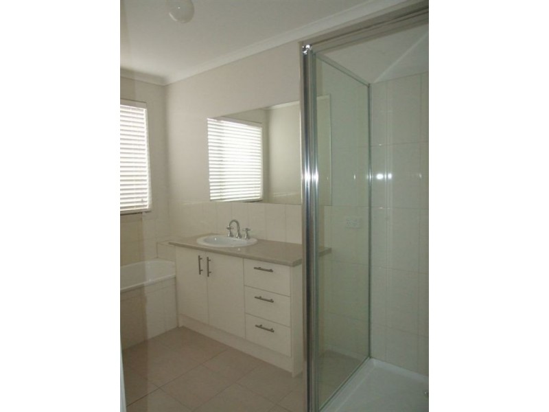 2 Volta Lane, Pakenham VIC 3810