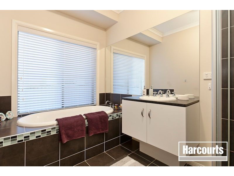 12 Macquarie Circuit, Pakenham VIC 3810