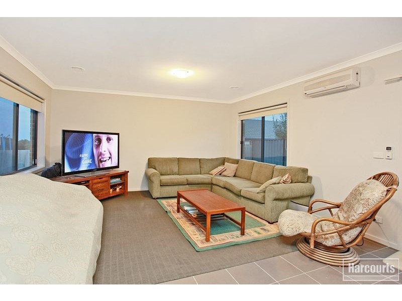 40 Caspian Chase, Pakenham VIC 3810