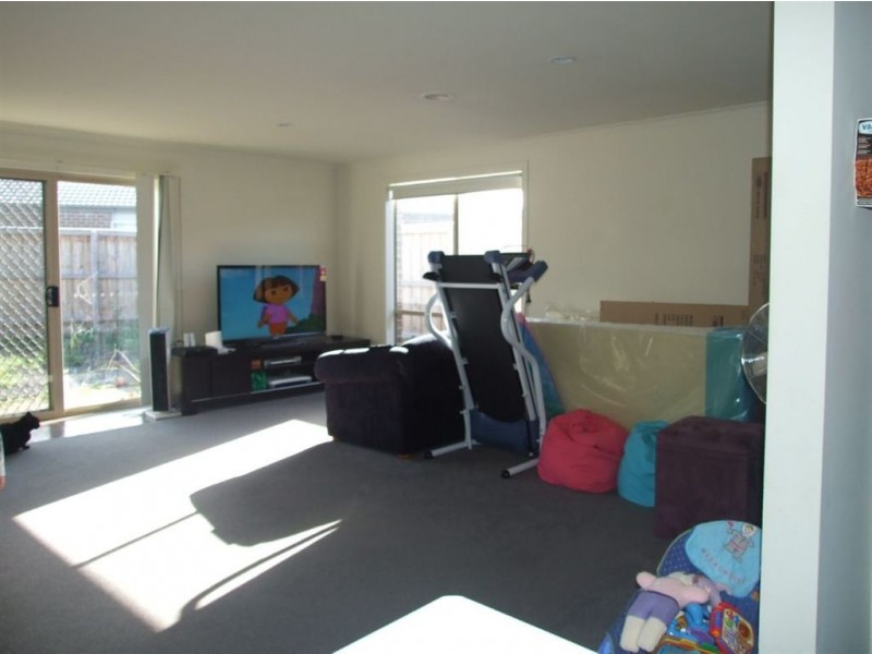 24 Kosta Boda Boulevard, Pakenham VIC 3810