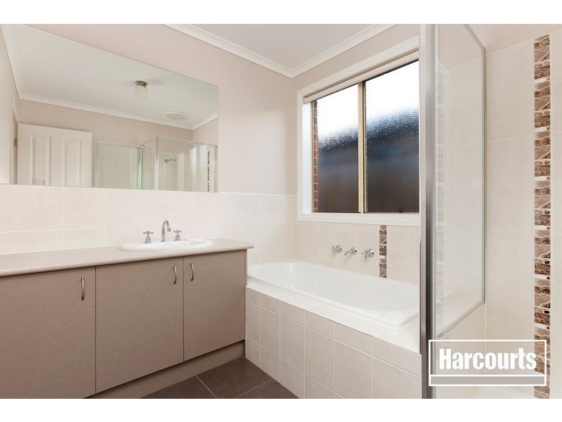 12 Samchelle Place, Pakenham VIC 3810