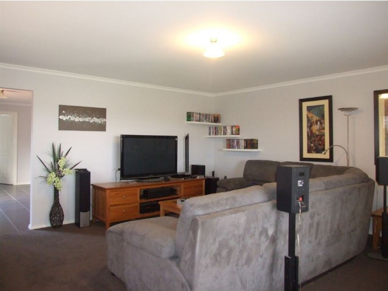 54 Webster Way, Pakenham VIC 3810