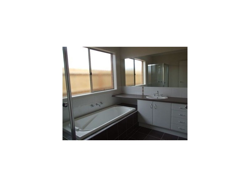 45 Red Gum Cct, Pakenham VIC 3810