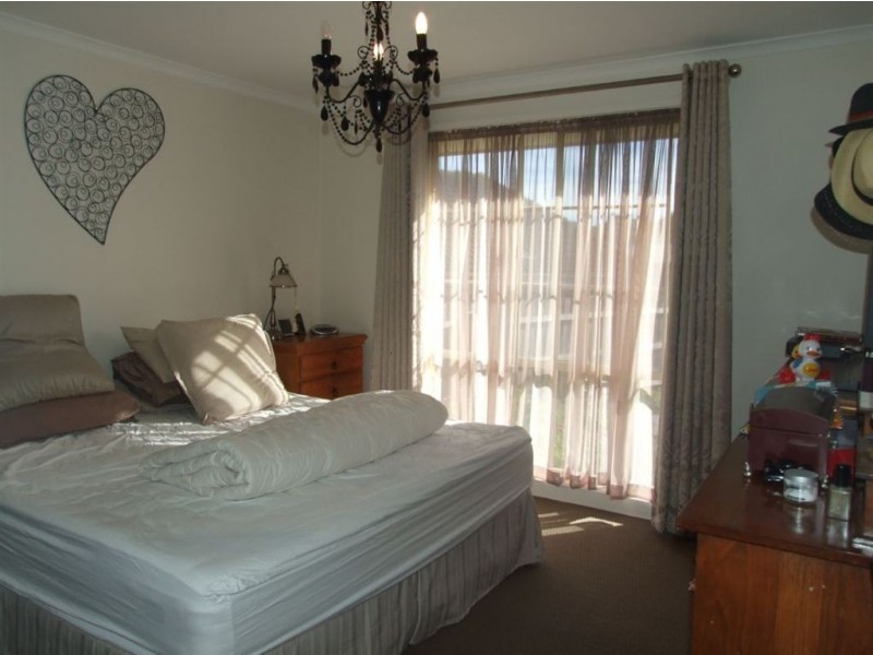 10 Dundee Court, Pakenham VIC 3810