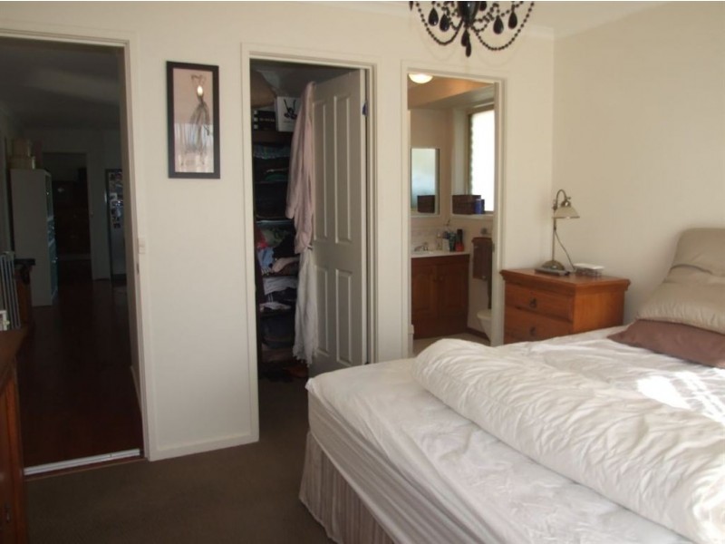 10 Dundee Court, Pakenham VIC 3810