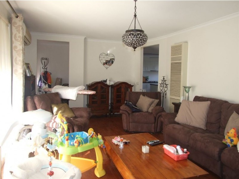 10 Dundee Court, Pakenham VIC 3810