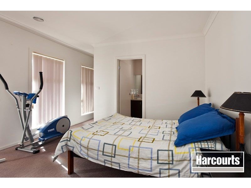 14 Kingsdale Cres, Pakenham VIC 3810