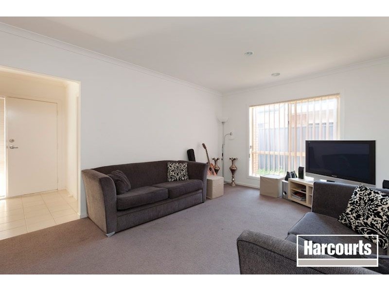 14 Kingsdale Cres, Pakenham VIC 3810