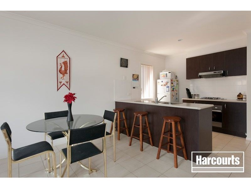 14 Kingsdale Cres, Pakenham VIC 3810