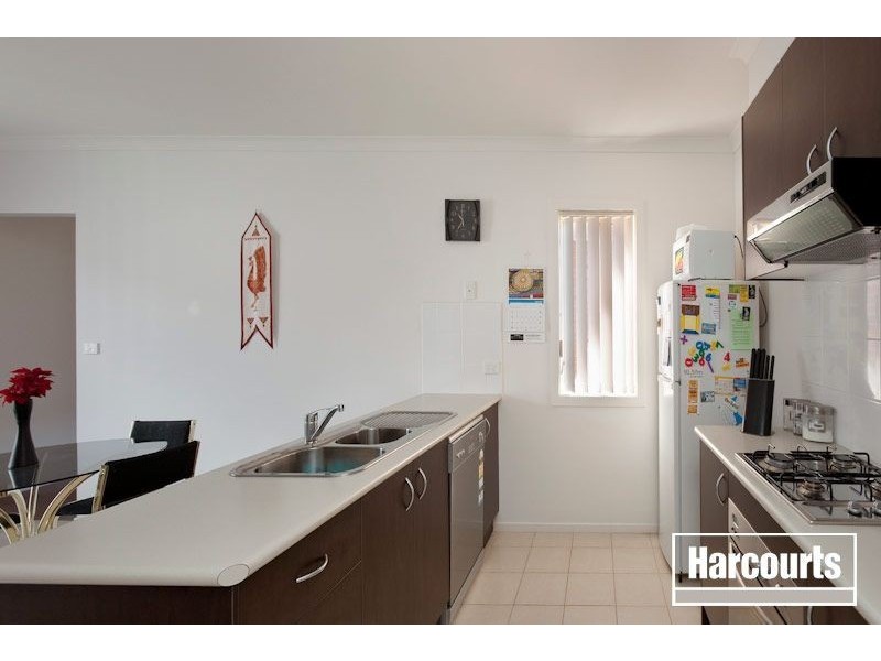 14 Kingsdale Cres, Pakenham VIC 3810