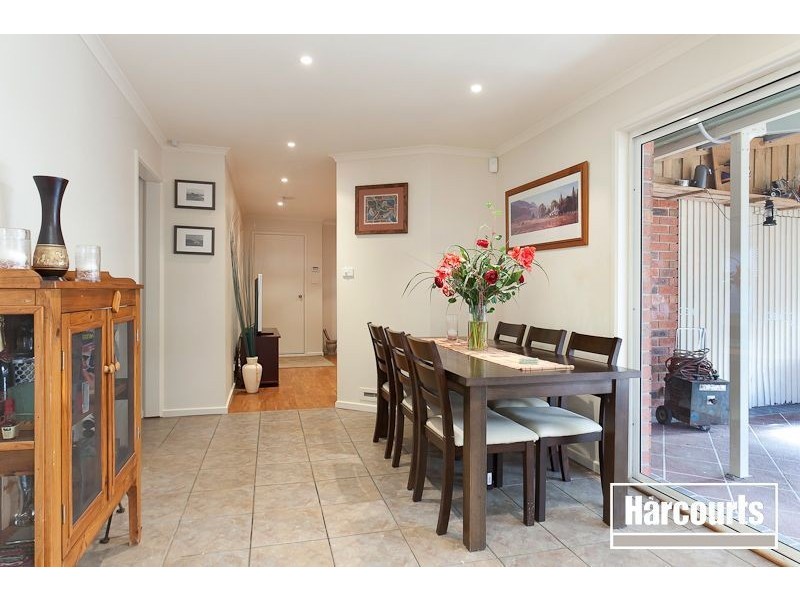 14 Gullquist Way, Pakenham VIC 3810