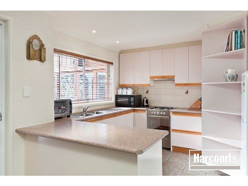 14 Gullquist Way, Pakenham VIC 3810