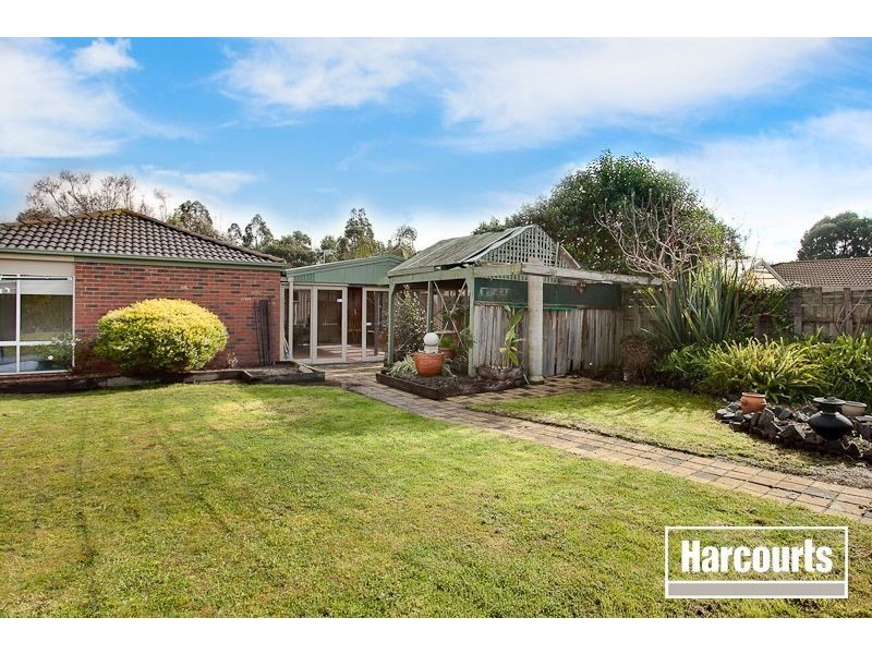14 Gullquist Way, Pakenham VIC 3810