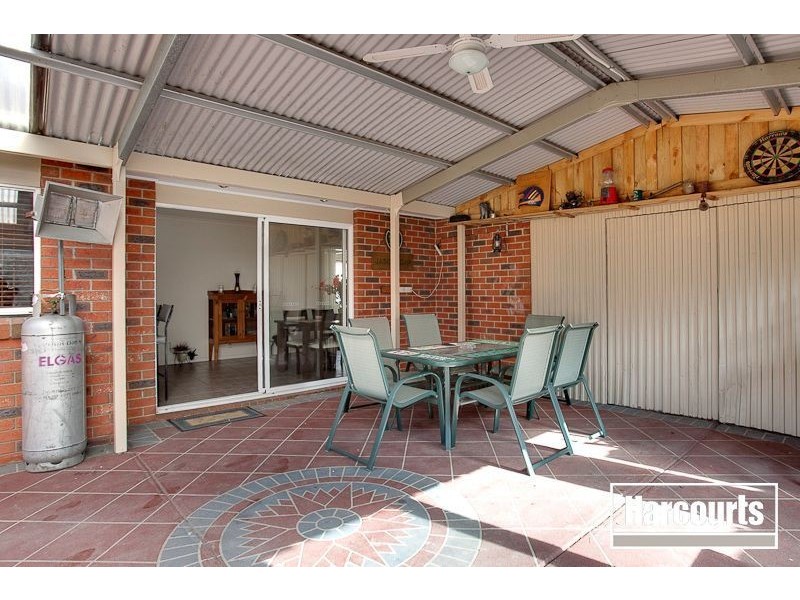 14 Gullquist Way, Pakenham VIC 3810