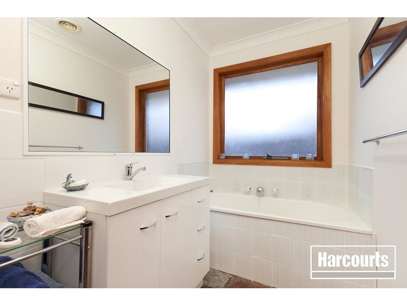 11 O’Shannessy Street, Pakenham VIC 3810