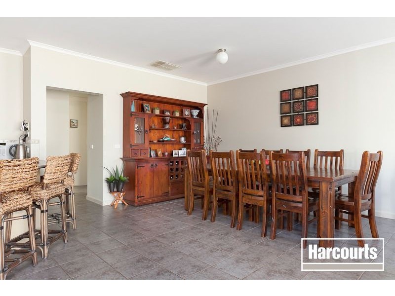 24 Riddell Grove, Pakenham VIC 3810