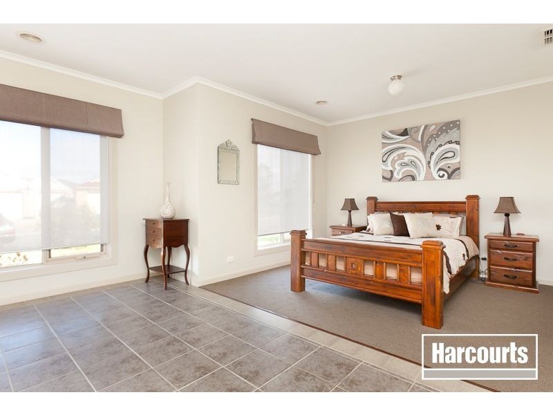 24 Riddell Grove, Pakenham VIC 3810