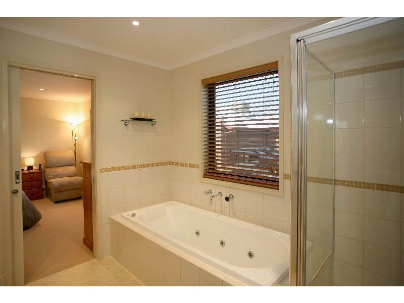 2 Derby Lane, Pakenham VIC 3810