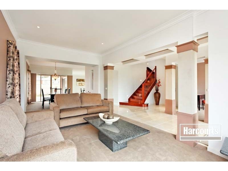 32 Clearwater Drive, Pakenham VIC 3810