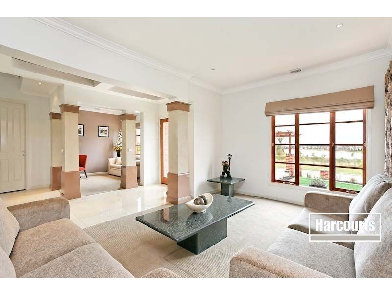 32 Clearwater Drive, Pakenham VIC 3810