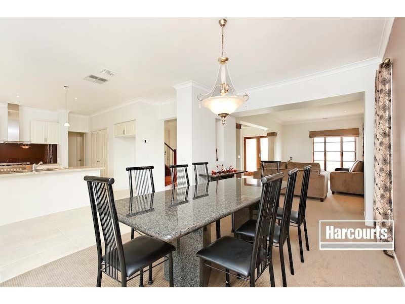 32 Clearwater Drive, Pakenham VIC 3810