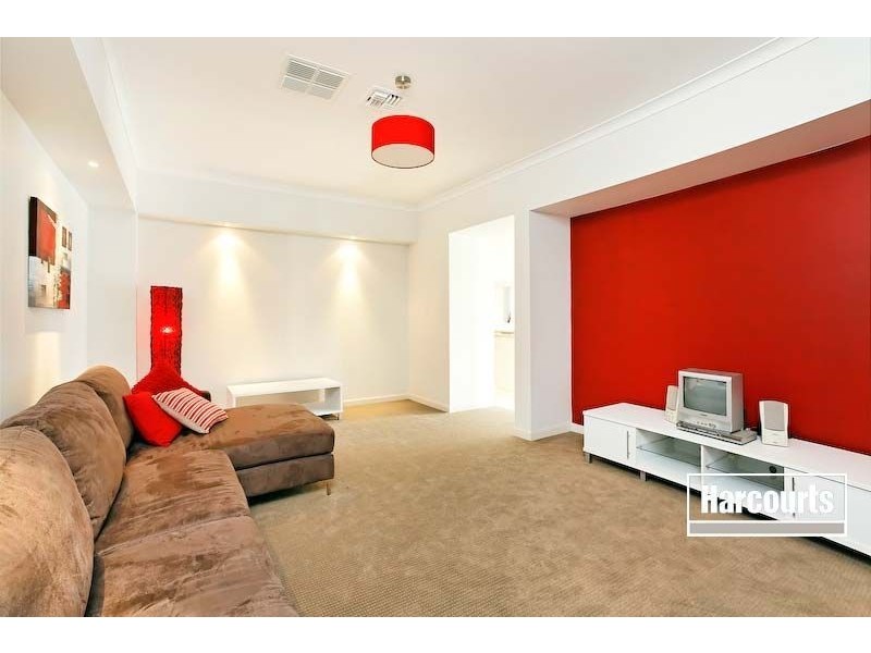 32 Clearwater Drive, Pakenham VIC 3810