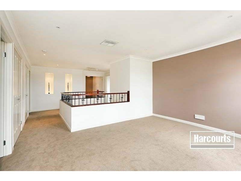 32 Clearwater Drive, Pakenham VIC 3810