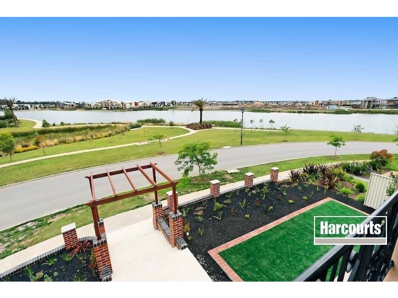 32 Clearwater Drive, Pakenham VIC 3810