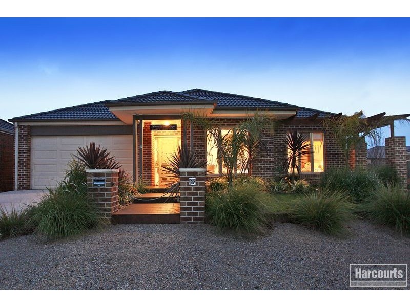 8 Page Close, Pakenham VIC 3810