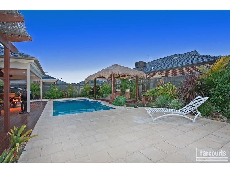 8 Page Close, Pakenham VIC 3810