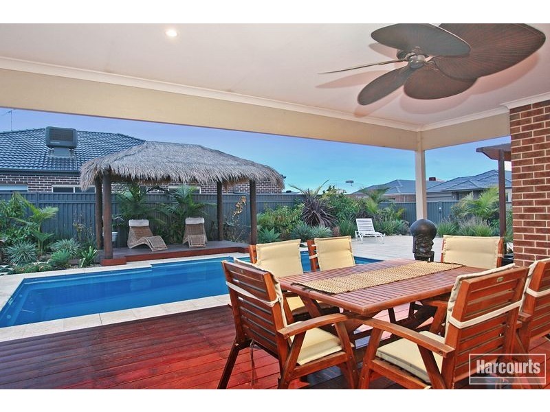 8 Page Close, Pakenham VIC 3810