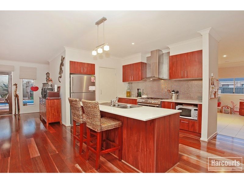 8 Page Close, Pakenham VIC 3810