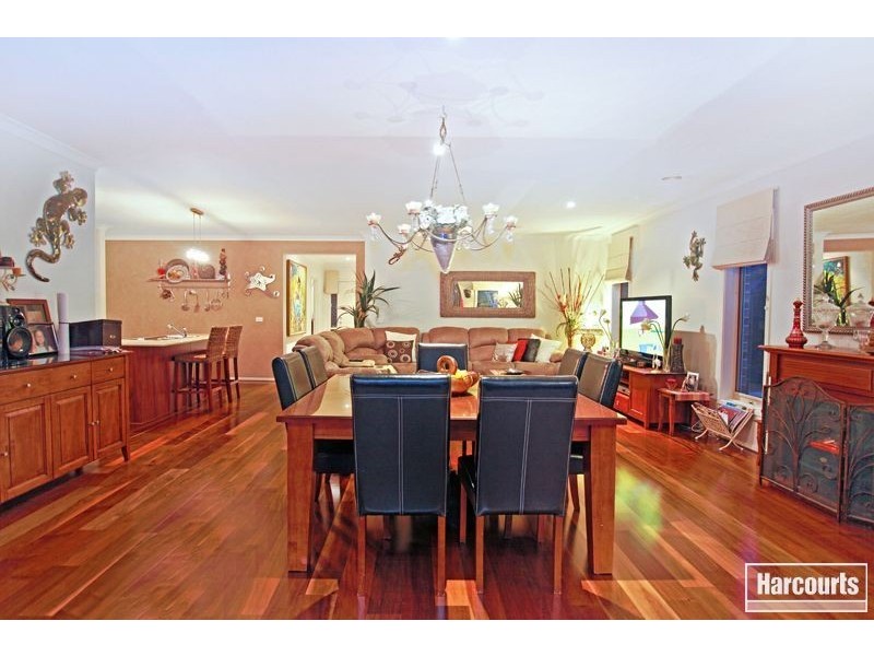 8 Page Close, Pakenham VIC 3810