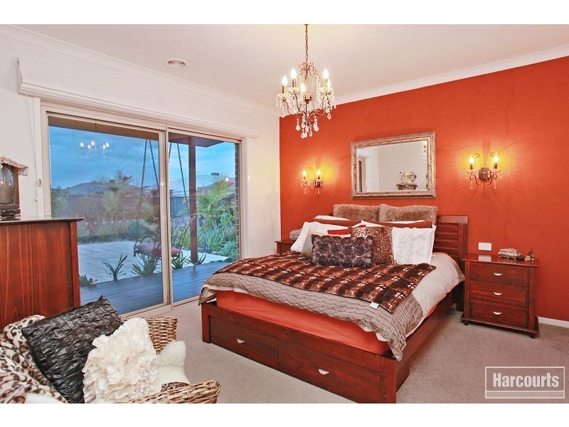 8 Page Close, Pakenham VIC 3810