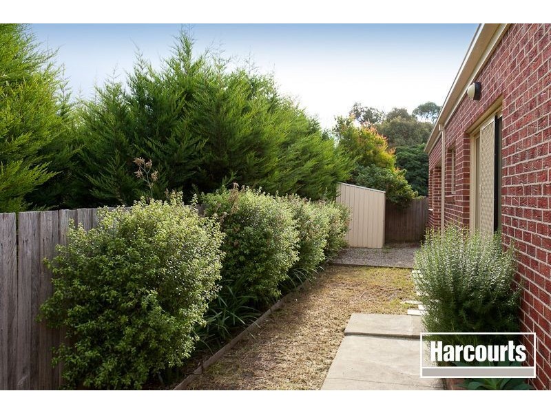 2/11 Smethurst Ave, Pakenham VIC 3810