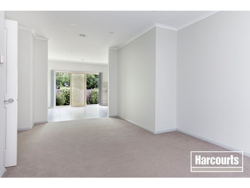 2/11 Smethurst Ave, Pakenham VIC 3810