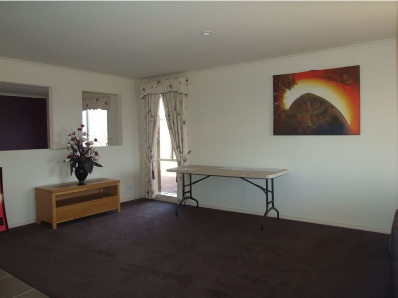 26 Wild Cherry Ave, Pakenham VIC 3810