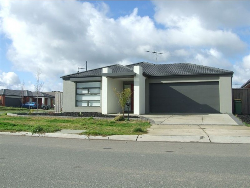 24 Algerd Way, Pakenham VIC 3810