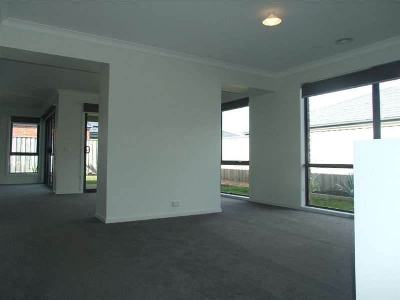 24 Algerd Way, Pakenham VIC 3810