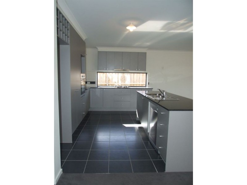 24 Algerd Way, Pakenham VIC 3810