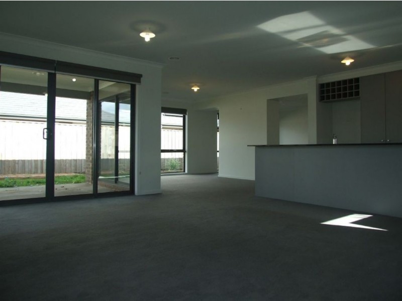 24 Algerd Way, Pakenham VIC 3810
