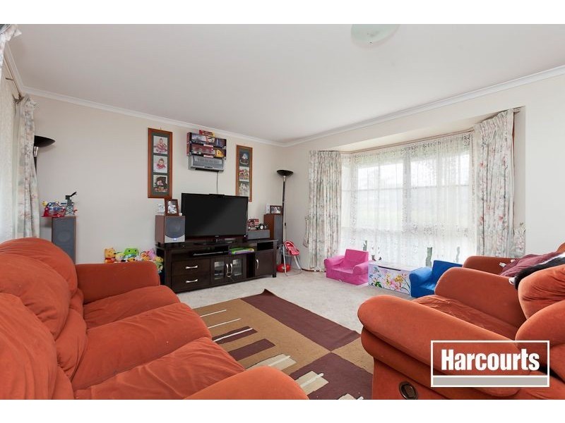 11 Osborn Grove, Pakenham VIC 3810