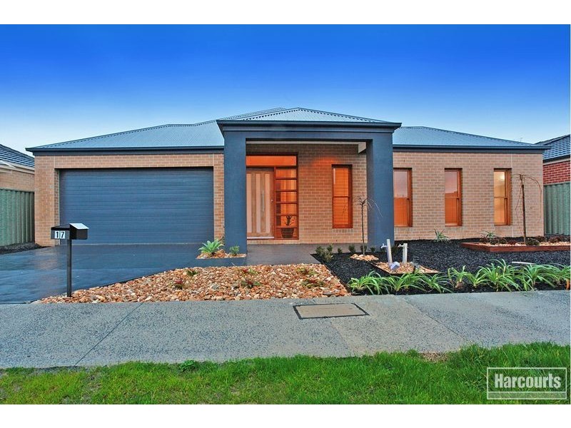 17 Golden Green Street, Pakenham VIC 3810