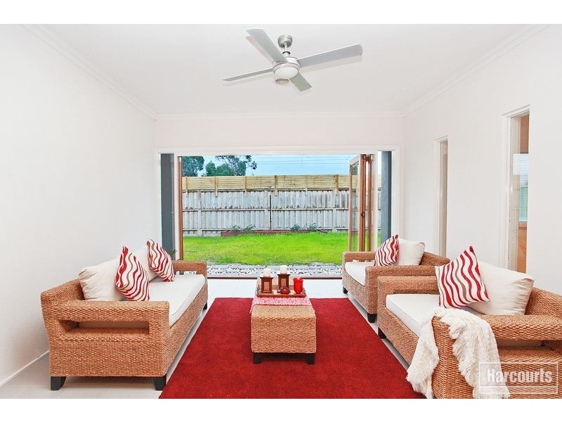 17 Golden Green Street, Pakenham VIC 3810